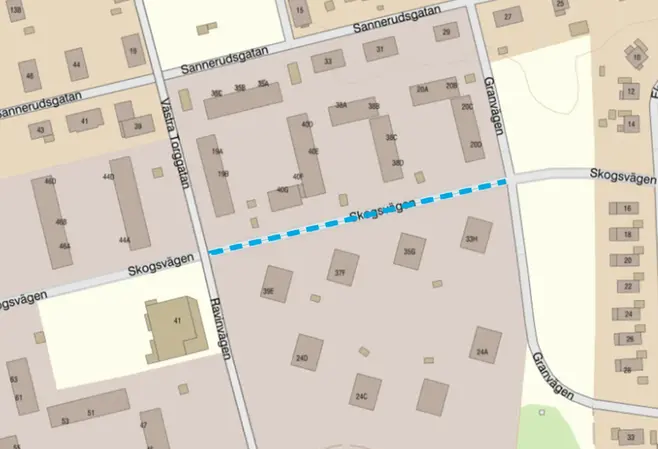Bilden visar den etapp av gatan där vi utför arbetet: Skogsvägen mellan Västra torggatan och Granvägen.